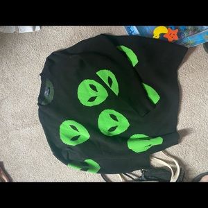 Never worn alien sweater. Oversized